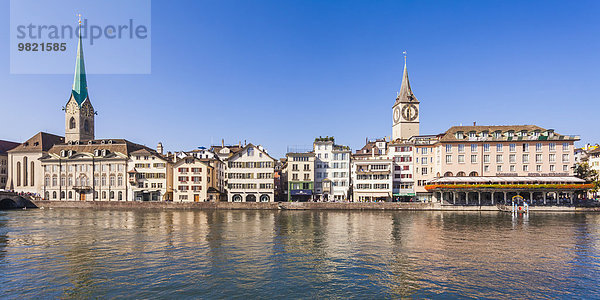 Schweiz  Zürich  Limmat  Fraumünsterkirche und Peterskirche  Panorama