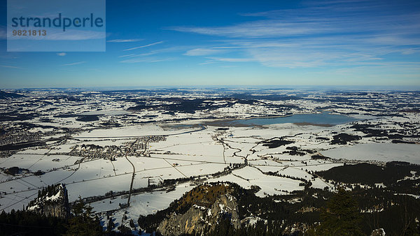 Deutschland  Bayern  Ostallgäu  Blick vom Tegelberg auf die Seenlandschaft bei Füssen