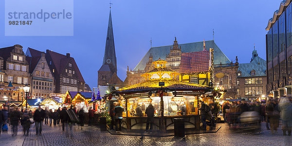 Deutschland  Bremen  Weihnachtsmarkt auf dem Marktplatz