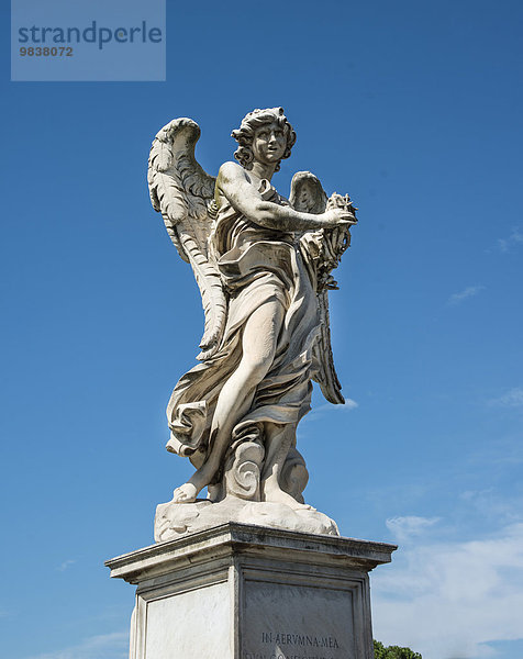 Engelsfigur mit Dornenkrone auf der Engelsbrücke  Ponte Sant'Angelo  Rom  Latium  Italien  Europa