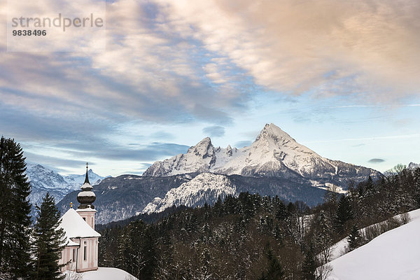 Wallfahrtskirche Maria Gern im Winter  hinten der Watzmann  Berchtesgadener Land  Bayern  Deutschland  Europa