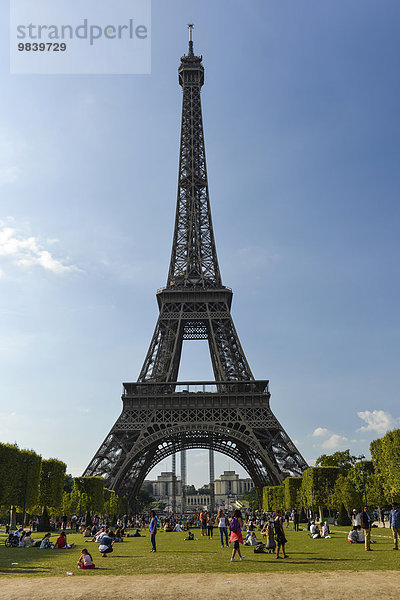 Champ de Mars  Marsfeld und Tour Eiffel  Eiffelturm  Paris  Frankreich  Europa
