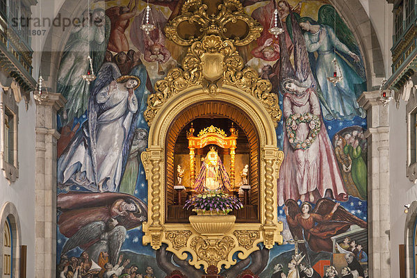 Schutzheilige der Kanaren  Virgen de la Candelaria in der Basílica de Nuestra Senora de la Candelaria im Wallfahrtsort Candelaria  Teneriffa  Kanarische Inseln  Spanien  Europa