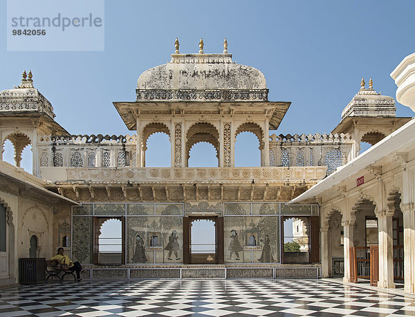 Badi Charur Chowk  Innenhof  Stadtpalast  City Palace  Udaipur  Rajasthan  Indien  Asien