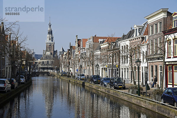 Gracht  de Waag  hinten Käsemuseum  ehemaliges Waagegebäude  Alkmaar  Nordholland  Niederlande  Europa