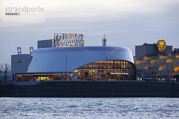 Stage Theater an der Elbe in der Dämmerung  Hamburg  Deutschland  Europa