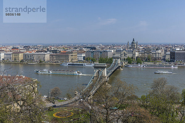 Ausblick vom St. György Platz über die Donau nach Pest  Buda  Budapest  Ungarn  Europa