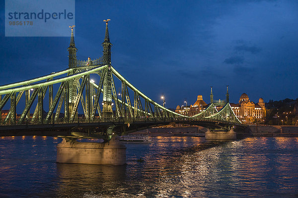 Freiheitsbrücke  hinten Gellert-Hotel  Donau  Budapest  Ungarn  Europa