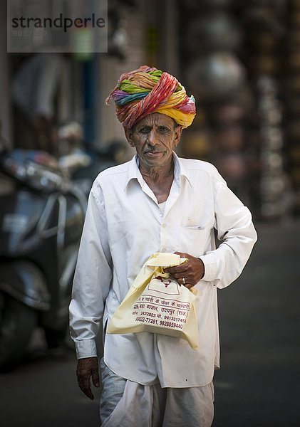 Mann mit Turban  Udaipur  Rajasthan  Indien  Asien