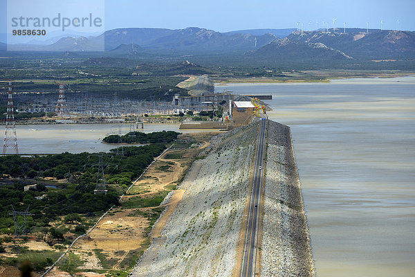 Sobradinho-Staudamm am Rio Sao Francisco  bei Juazeiro und Petrolina  Brasilien  Südamerika