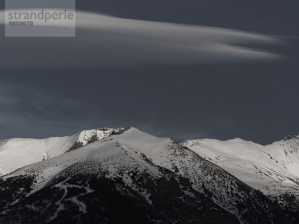 Pic du Géant mit Altocumulus lenticularis Wolke  Naturpark Pyrénées Catalanes  Parc Naturel des Pyrénées Catalanes  Pyrenäen  Frankreich  Europa