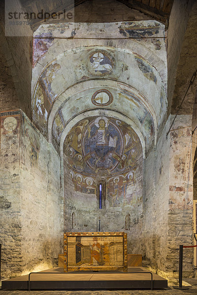 Projektion der Fresken in der romanischen Kirche Sant Climent de Taüll  Unesco Weltkulturerbe  Vall de Boí  Taüll  Katalonien  Spanien  Europa