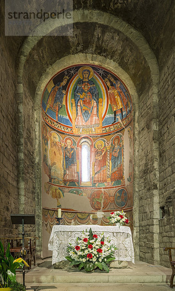 Romanische Kirche Santa Maria de Taüll mit Fresken als Reproduktion  Unesco Weltkulturerbe  Vall de Boí  Taüll  Katalonien  Spanien  Europa