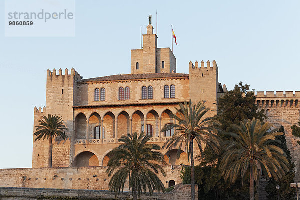 Königspalast  Palau S'Almudaina  Abendlicht  Palma de Mallorca  Mallorca  Balearen  Spanien  Europa