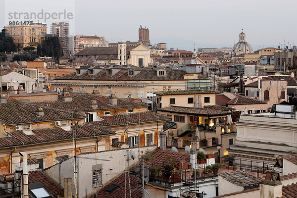 Ausblick über die Dächer vom Dach des Hotels Colonna Palace  Rom  Italien  Europa