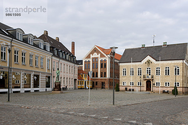 Der Rathausplatz in Nykøbing Mors  Insel Mors  Dänemark  Europa