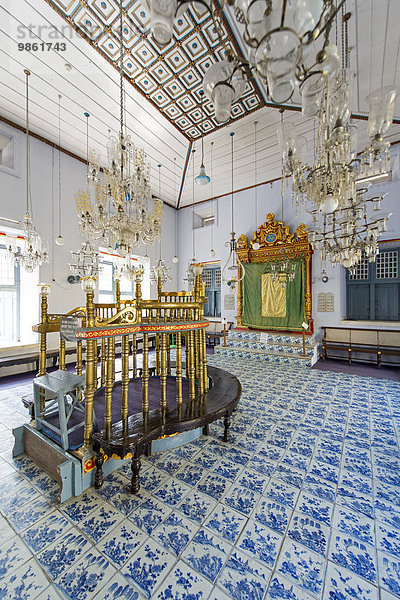 Innenraum der Paradesi-Synagoge  Jüdisches Viertel oder Jew Town  Mattancherry  Cochin  Kochi  Kerala  Indien  Asien