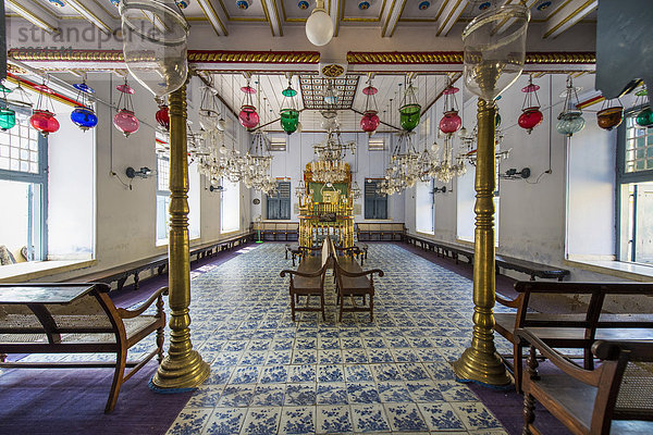 Innenraum der Paradesi-Synagoge  Jüdisches Viertel oder Jew Town  Mattancherry  Cochin  Kochi  Kerala  Indien  Asien