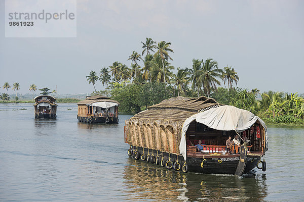 Hausboote  Kanalsystem der Backwaters  Vembanad-See  Kerala  Indien  Asien
