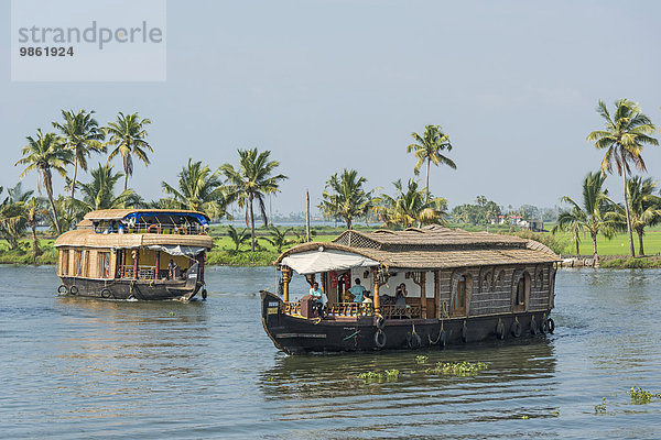 Hausboote  Kanalsystem der Backwaters  Vembanad-See  Kerala  Indien  Asien