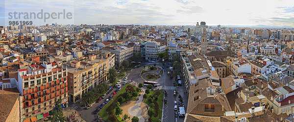 Panoramablick auf Valencia und den Plaza de la Reina vom Glockenturm Miguelete  Valencia  Comunidad Valenciana  Spanien  Europa