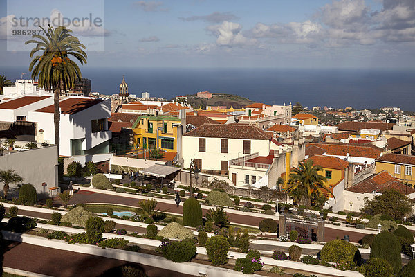 Ausblick auf Altstadt und Park Jardines del Marquesado de la Quinta Roja  La Orotava  Teneriffa  Kanarische Inseln  Spanien  Europa