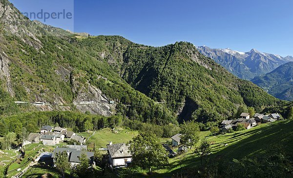 Tal Berg Alpen Weiler Italien Lombardei