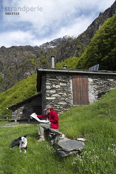 Tasche Berg Hund wandern Alpen Region In Nordamerika Weiler Italien Lombardei