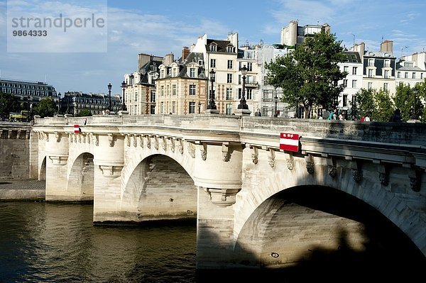 Paris Hauptstadt Frankreich Europa über Brücke Fluss Seine