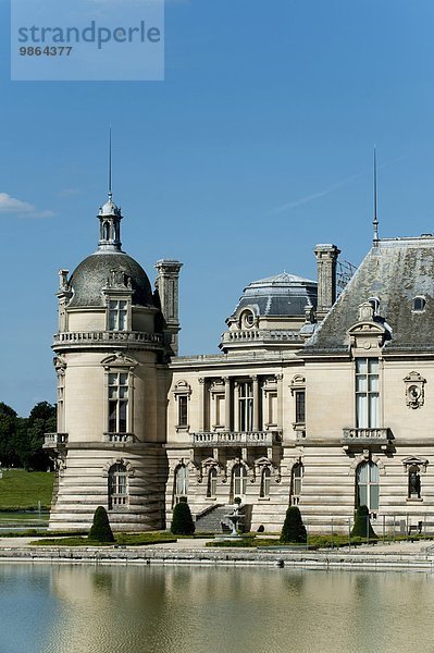 Frankreich Europa Palast Schloß Schlösser See Chantilly Picardie