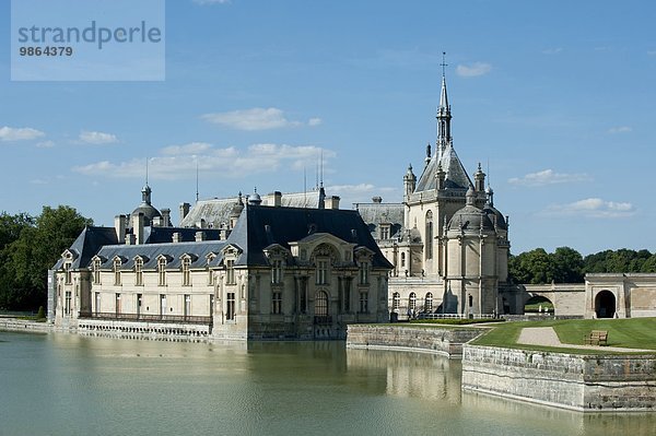 Frankreich Europa Palast Schloß Schlösser See Chantilly Picardie