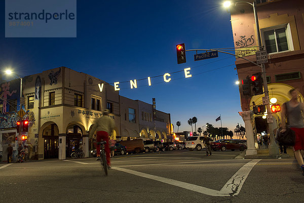 Vereinigte Staaten von Amerika USA Strand Abend Gebäude Kalifornien Los Angeles