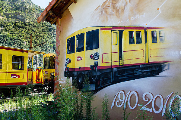 Feuerwehr Verbindung gelb Tourist Wandbild Zeichnung Pyrenäen Zug