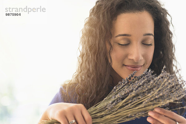 stinken Frau Blume Close-up mischen getrocknet Lavendel Mixed riechen