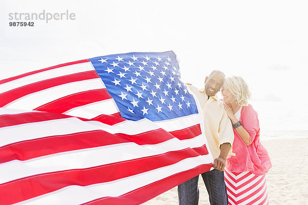 Strand halten Fahne amerikanisch alt