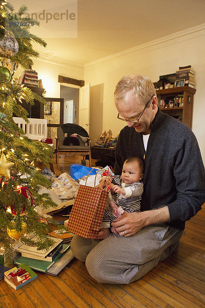 aufmachen Junge - Person Menschlicher Vater Weihnachtsgeschenk Baby