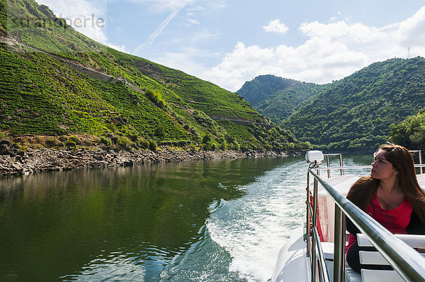 Reise Boot Wahrzeichen Fluss Weinberg Mädchen Galicien Ort