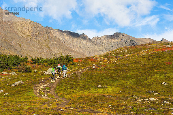 hoch oben Tag verstecken folgen See wandern Herbst 3 Süden Backpacker Alaska Ar