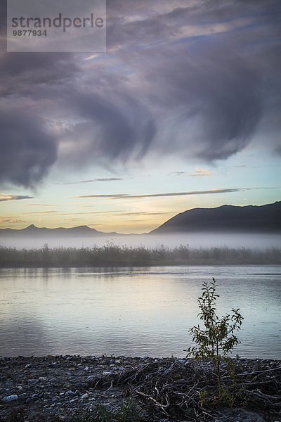 Vereinigte Staaten von Amerika USA Nationalpark über Sonnenaufgang Dunst Fluss Eingang Noatak Alaska Arktis