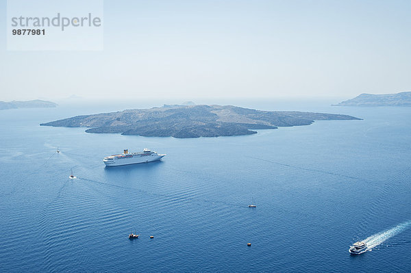 Küste Reise Boot Fähre vorwärts Santorin Fira