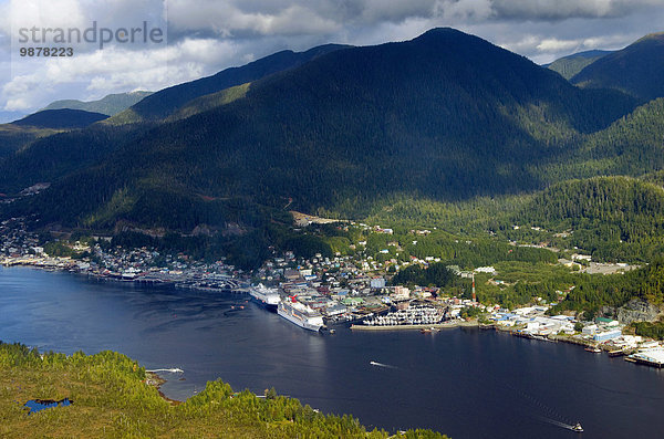 Sommer Dock Schiff Insel Ansicht Kreuzfahrtschiff Ketchikan Luftbild Fernsehantenne Alaska Innenstadt