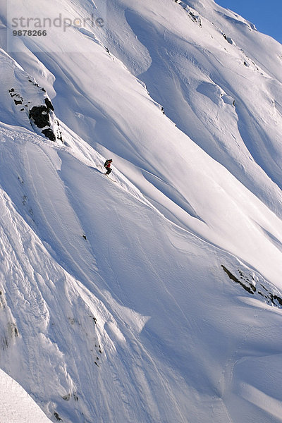 Berg Winter bedecken Ski Skifahrer extrem Süden Alaska Schnee steil