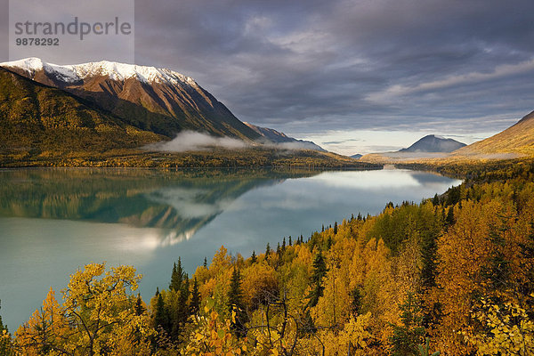 nahe Landschaftlich schön landschaftlich reizvoll See Herbst Ansicht landen Kenai-Fjords-Nationalpark Alaska Küfer Kenai-Halbinsel