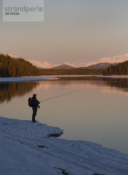 Winter Sonnenuntergang Fluss angeln Einsamkeit Kenai-Fjords-Nationalpark Fischer