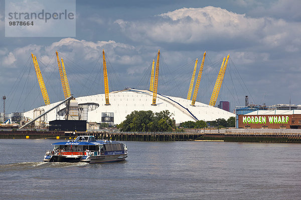 Transport London Hauptstadt Boot Pendler Fluss Themse Ansicht Stadion England