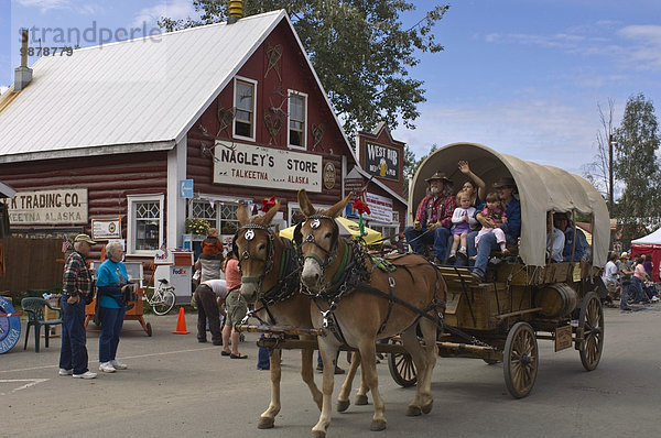 Sommer heraustropfen tropfen undicht Festival Elch Alces alces Talkeetna Alaska Parade