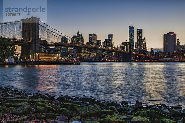 Skyline Skylines New York City Amerika Brücke Verbindung Brooklyn Manhattan Dämmerung