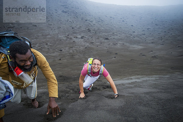 Führung Anleitung führen führt führend Tourist Vulkan klettern Tanna Insel