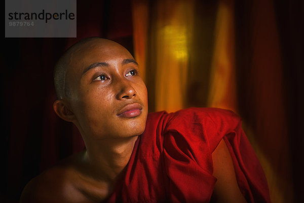 Portrait Myanmar Kloster Mönch