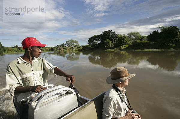 Führung Anleitung führen führt führend Ruhe fahren Tagesausflug Tourist Boot Fluss mitfahren
